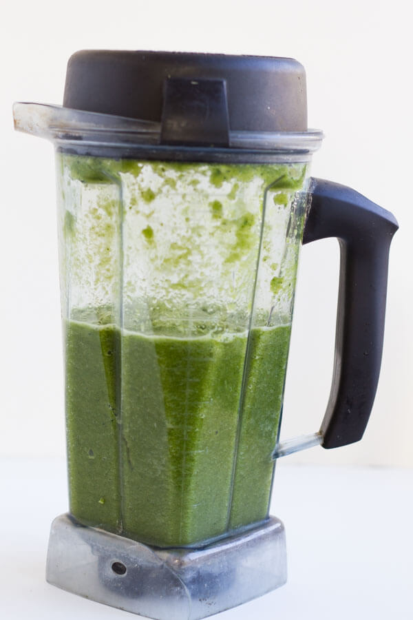 Detox Green Juice \ www.savorylotus.com