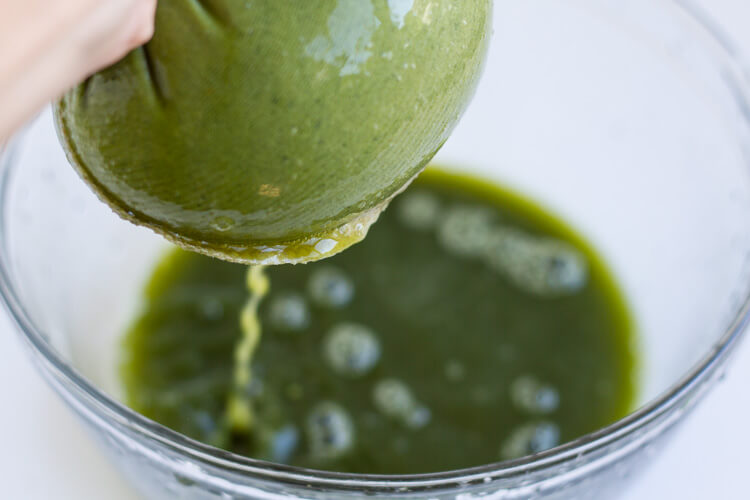 Detox Green Juice ~~ www.savorylotus.com