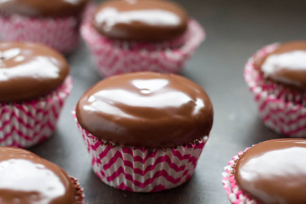 The Best Chocolate Cupcake Recipe (gluten free and grain free) || www.savorylotus.com