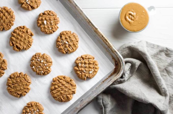 4 Ingredient Flourless peanut Butter Cookies (gluten free) | www.savorylotus.com