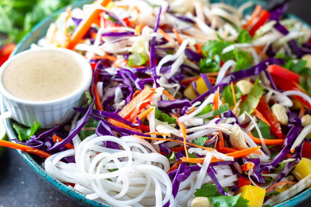 Thai Noodle Salad (gluten free, vegan,  paleo and whole30 option) \\\ www.savorylotus.com