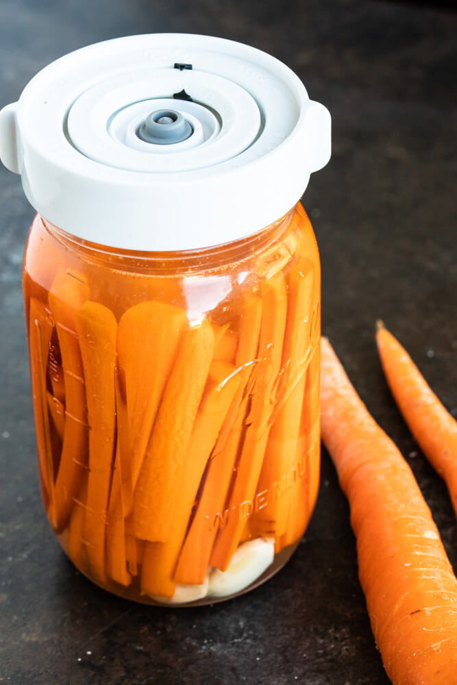 air-tight fermentation lid on mason jar with carrots