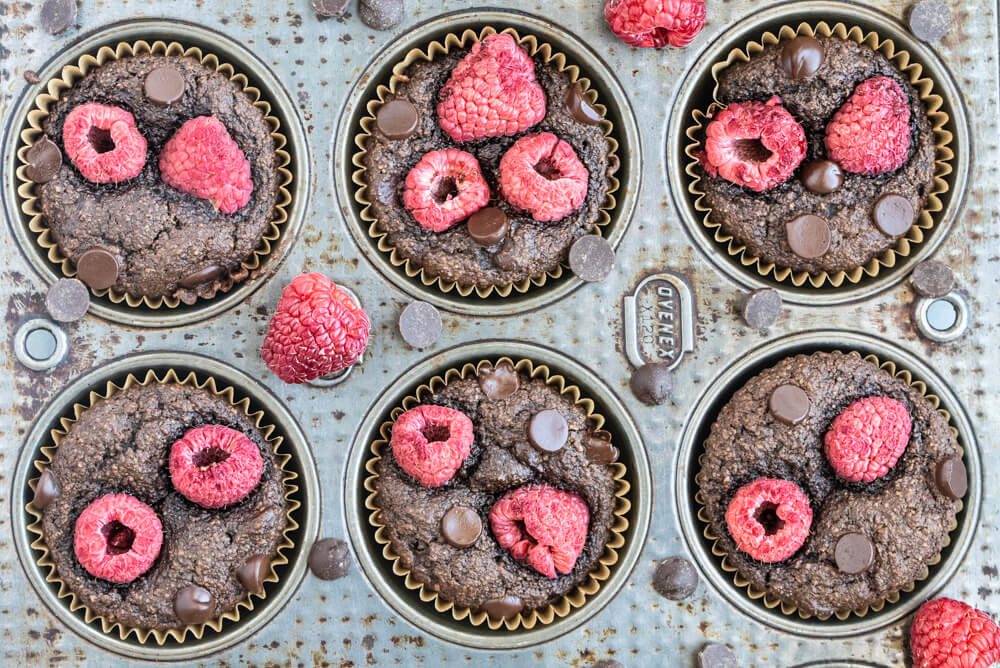6 vegan chocolate muffins in a baking tray