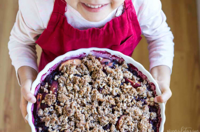 Simple Blackberry Peach Crisp (gluten free) | www.savorylotus.com