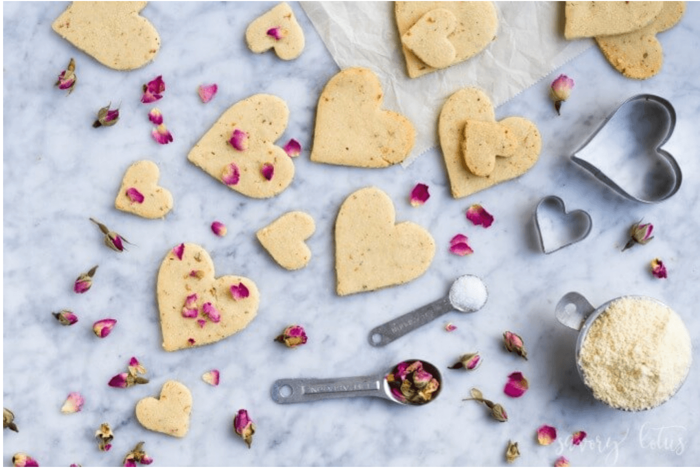20 Healthy Edible Gift Ideas | rose shortbread cookies